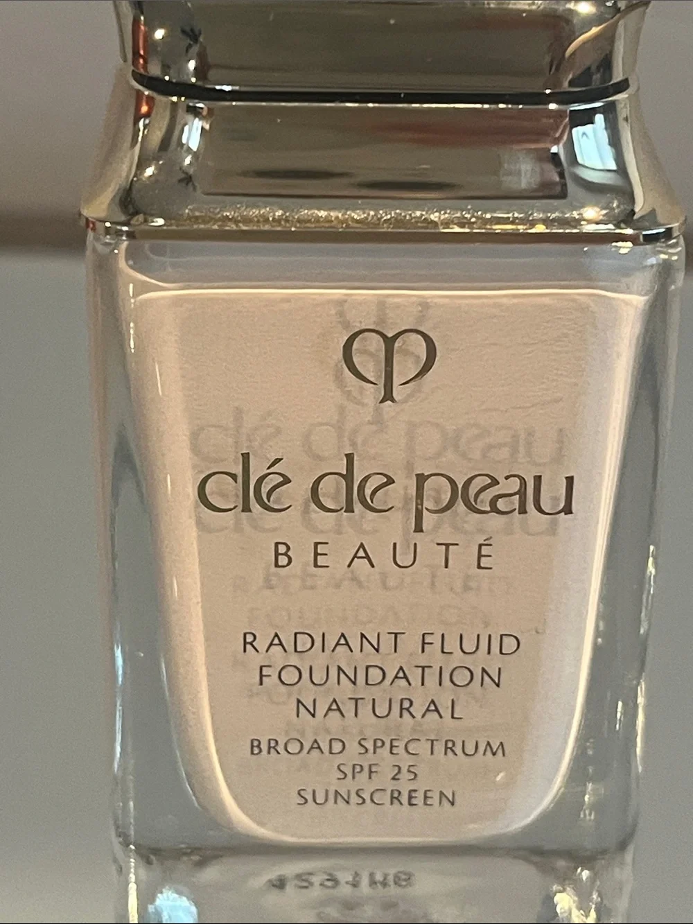 Radiant Fluid Foundation - Natural (Beige)
